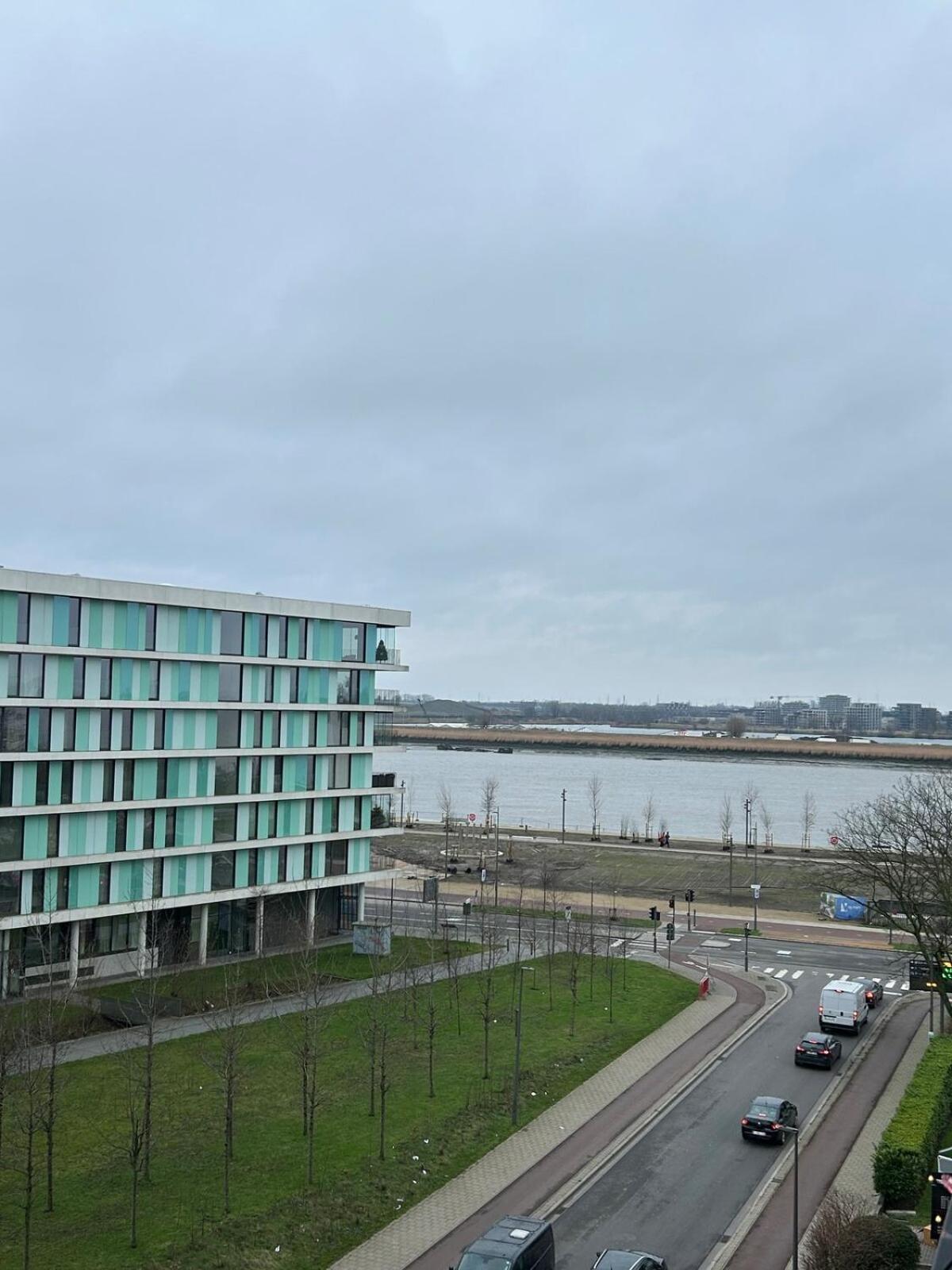 In Zuid Met Zicht Op De Stroom Appartement Antwerpen